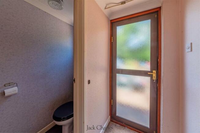 4. 29 Crundwell- Office- toilet _-2.jpg