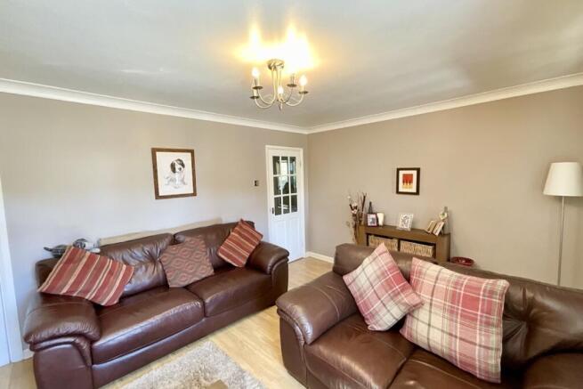 4 bed Semi-Detached for sale Image 8