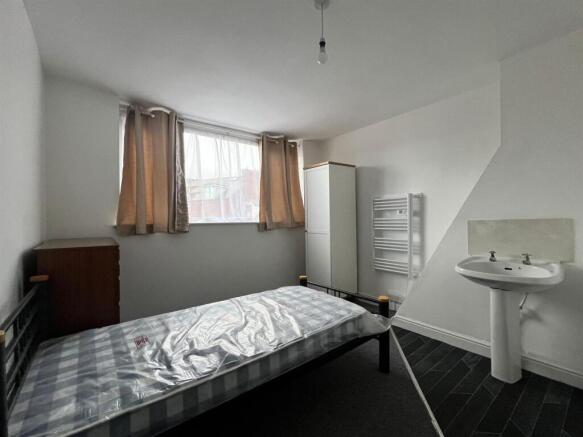 1 bed Flat to rent Image 4