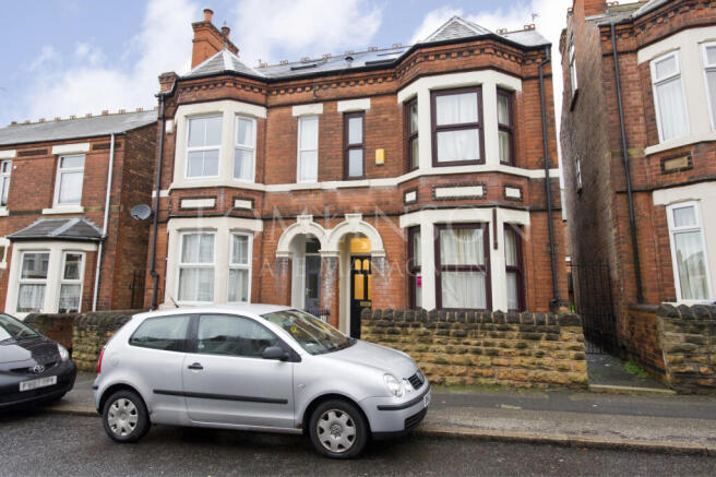 6 Bedroom Semi-Detached House - HMO