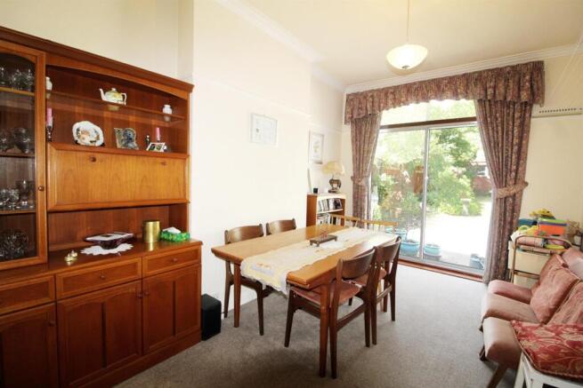 Dining room e.jpg