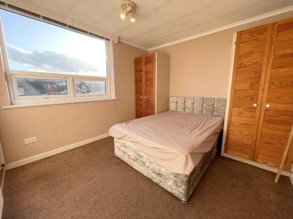 2 bed Flat to rent Image 5