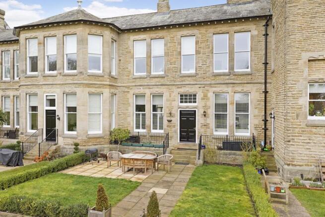 4 bed Town House for sale Image 4