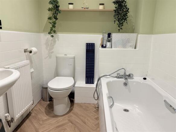 3 bed Town House for sale Image 4