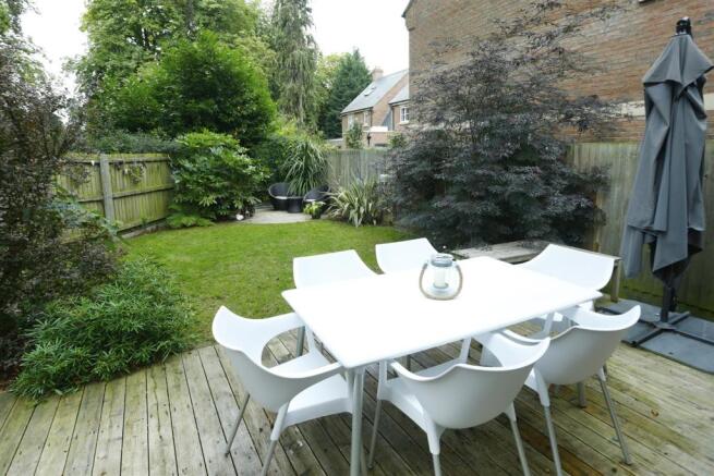 ENCLOSED GARDEN
