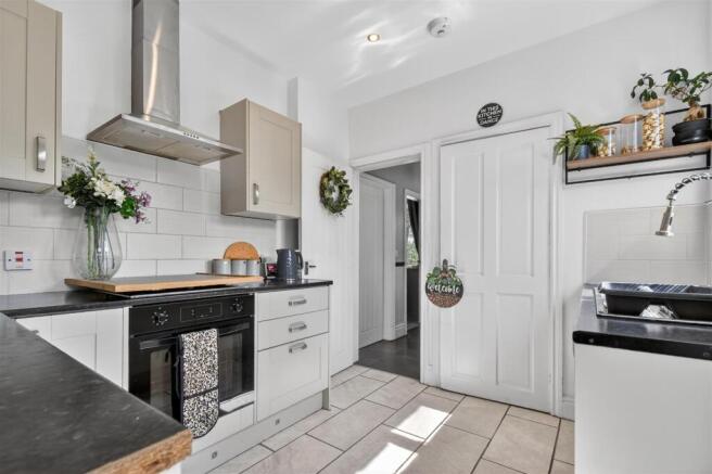 3 bed Semi-Detached for sale Image 6