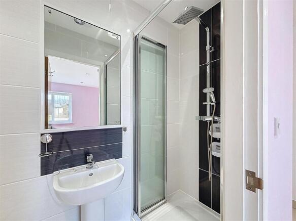 2 bed House for sale Image 11