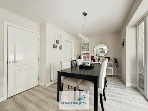 5 bed Detached for sale Image 12
