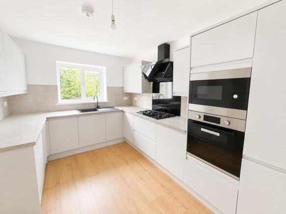 4 bed Detached for sale Image 4