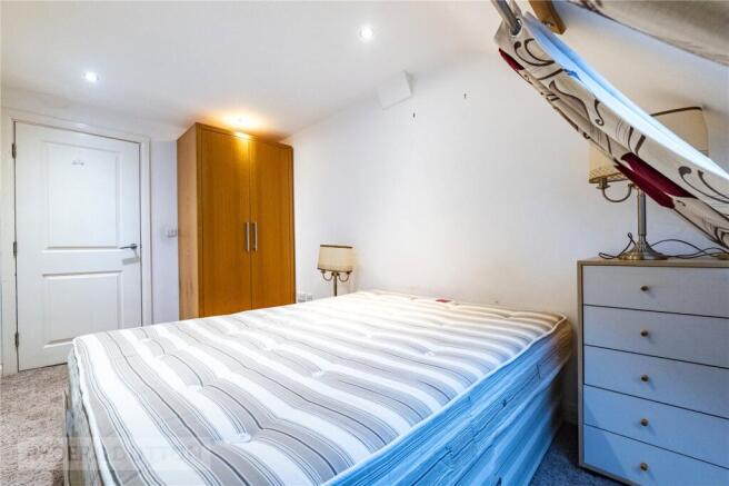 2 bed Apartment for sale Image 11