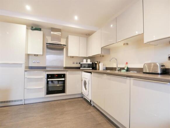2 bed Apartment for sale Image 6