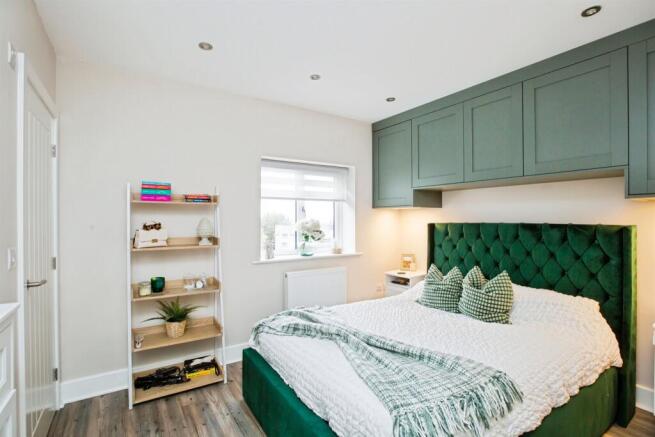3 bed Terraced for sale Image 9
