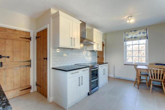 kitchen 2.jpg