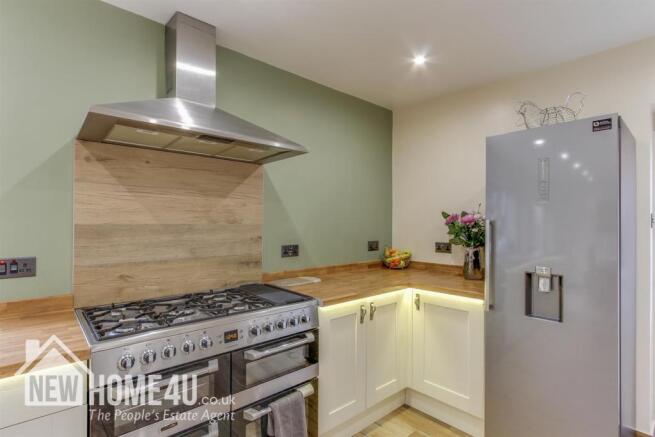 KITCHEN/DINING ROOM: