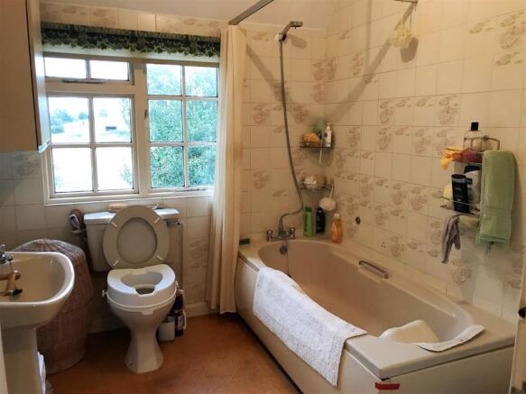 Bathroom.JPG