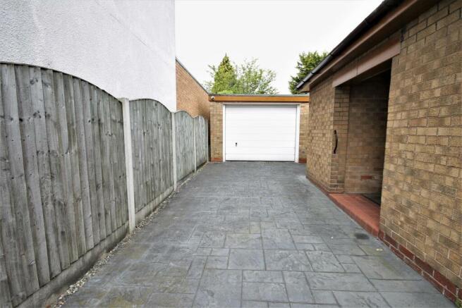 Driveway/garage