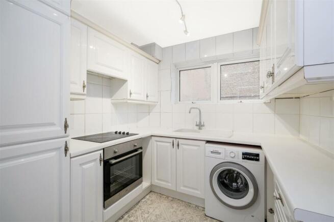 5 Oakwood Hill-3.jpg