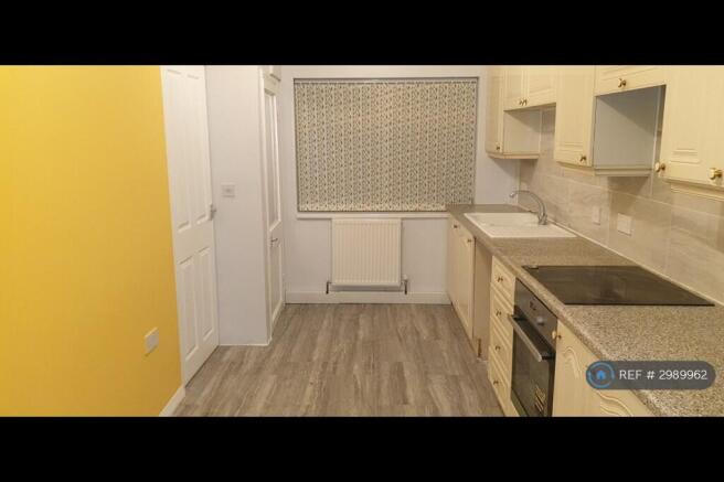 3 bed Terraced to rent Image 6