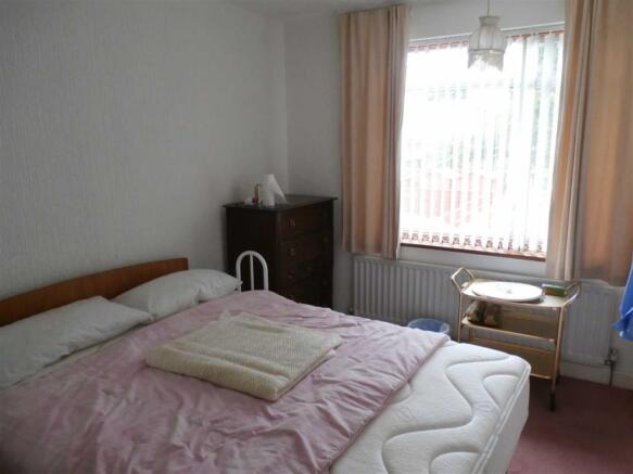 BEDROOM 2 (REAR)