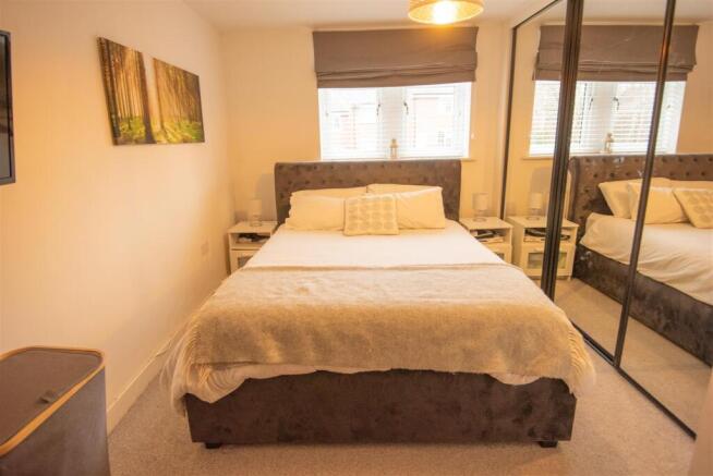 2 bed Apartment to rent Image 3