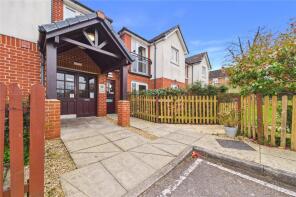 43, Sheppard Court, Chieveley Close, Tilehurst, Reading RG31 5JF