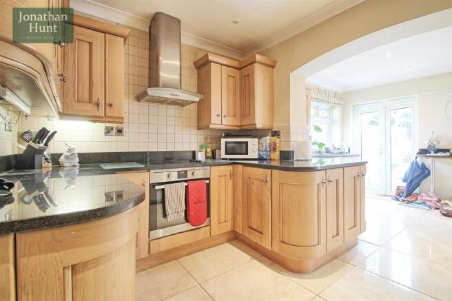 KITCHEN/BREAKFAST ROOM