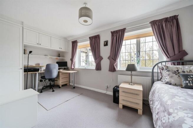 28 Belle Baulk, Towcester (22).jpg