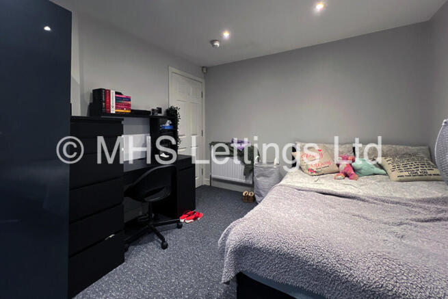 6 bed Terraced to rent Image 6