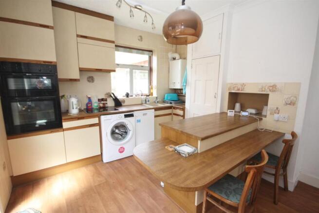 KITCHEN / BREAKFAST ROOM