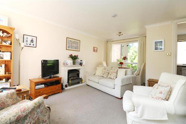 Sitting Room pic 1.JPG