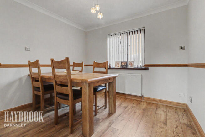 4 bed Detached for sale Image 10