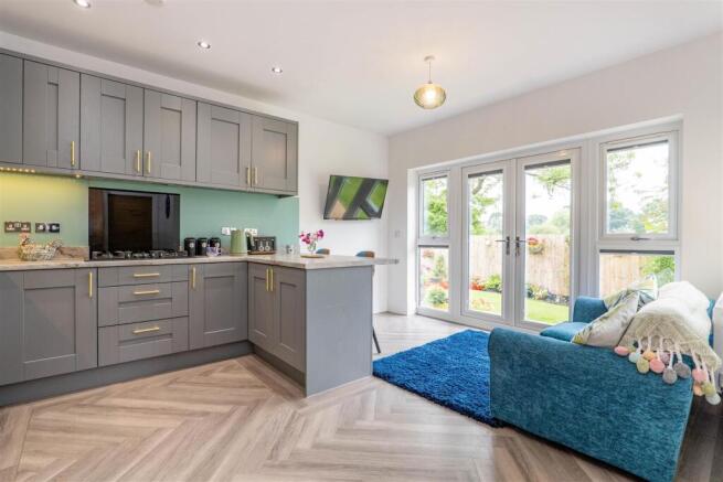 Kitchen/Breakfast Room