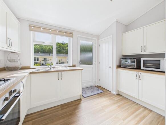 2 bed Park Home for sale Image 6