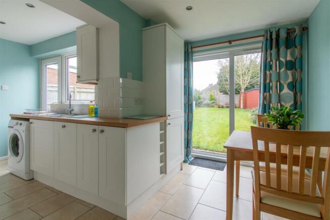 Kitchen/ Breakfast Room