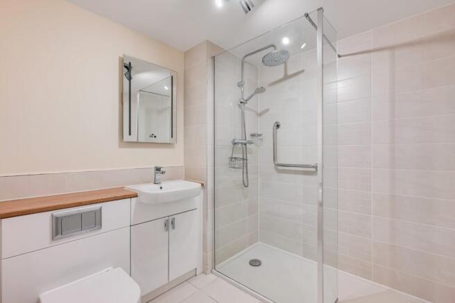 2 bed Flat for sale Image 8