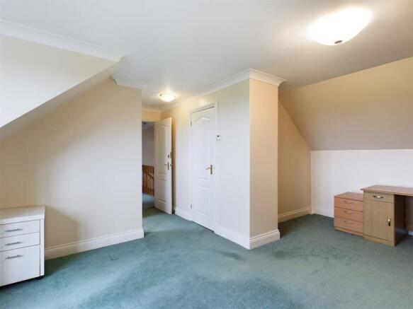 Bedroom with ensuite wc