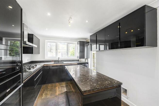 132   Leslie Road -011.jpg