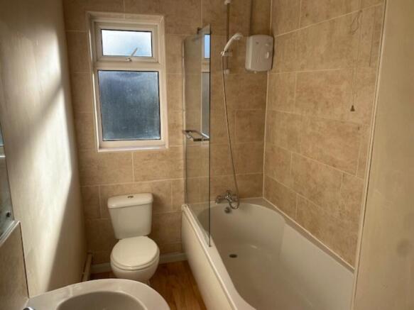 2 bed End of Terrace to rent Image 3