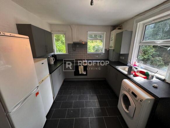 6 bed House to rent Image 4