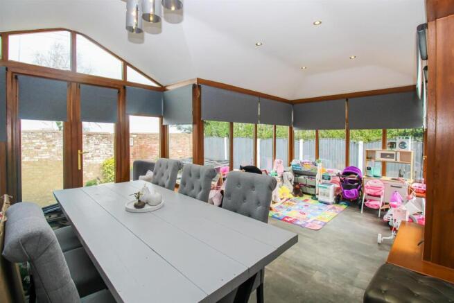 4 bed Detached for sale Image 8