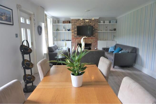Lounge/Dining Room