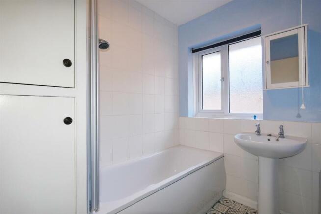 FAMILY BATHROOM