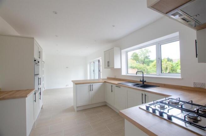 88 Longdon - kitchen1.jpg