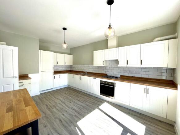 3 bed Semi-Detached to rent Image 6