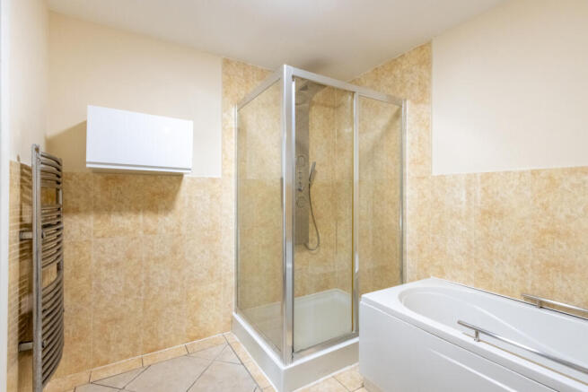 2 bed Flat for sale Image 11