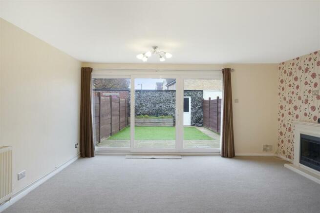 24 Brierley Close - GqqcLePTI3oLKTIAA340.jpg