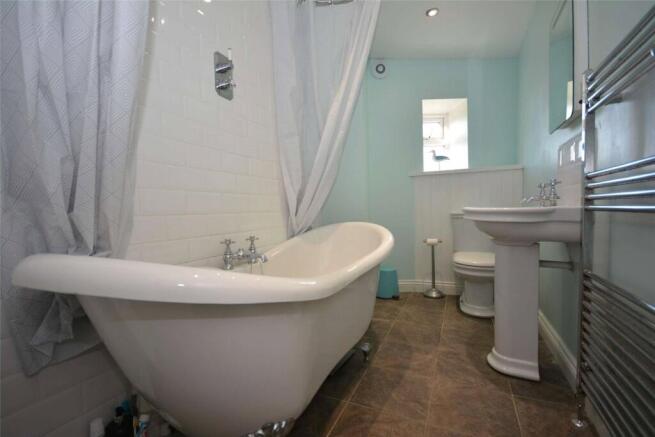4 bed Detached for sale Image 11