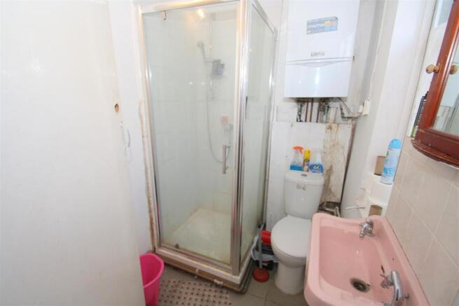 Flat 53 Sandlig Road - Bathroom.JPG