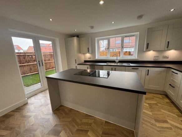 4 bed Detached for sale Image 8