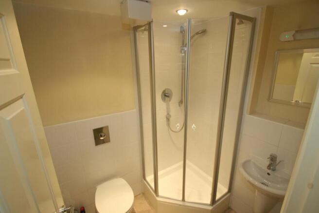 2 bed Flat to rent Image 6